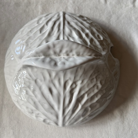 🩷 Cabbage White; Popular Style Ceramic Soup Tureen w/Lid & Ladle; Great Price! - Picture 5 of 13